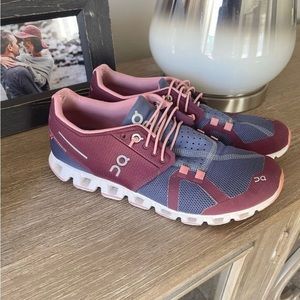 ON Cloud Mulberry Velvet Womens On Running Sneakers